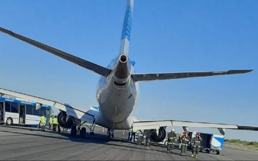 Avión de Aerolíneas Argentinas aterrizó de emergencia en Ezeiza por problemas en un motor