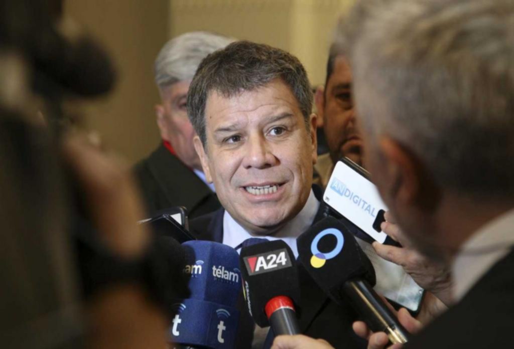 Manes denunció a Santiago Caputo por “amenazas coactivas”
