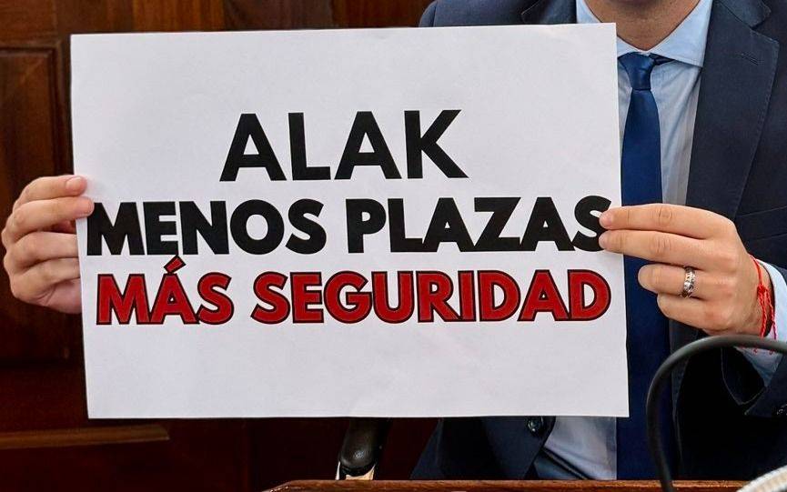 "Alejado de la realidad de los platenses": la reacción de la oposición al discurso de Alak