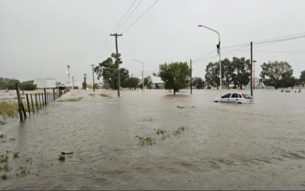Hay alerta roja en Bahía Blanca por más lluvias y piden no circular por rutas nacionales