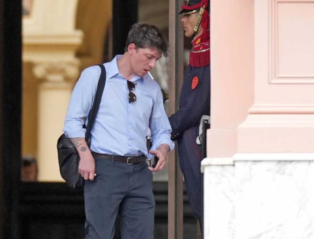 Abren una investigación contra Santiago Caputo