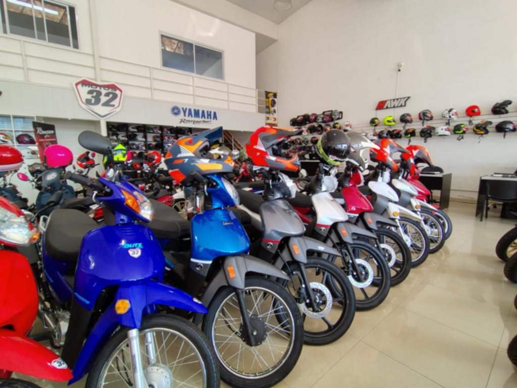 La venta de motos se frenó en el último mes, pero mejoró ante 2024