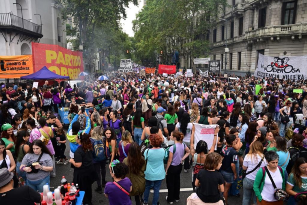 Otro multitudinario 8M en el centro porteño y varios puntos del país