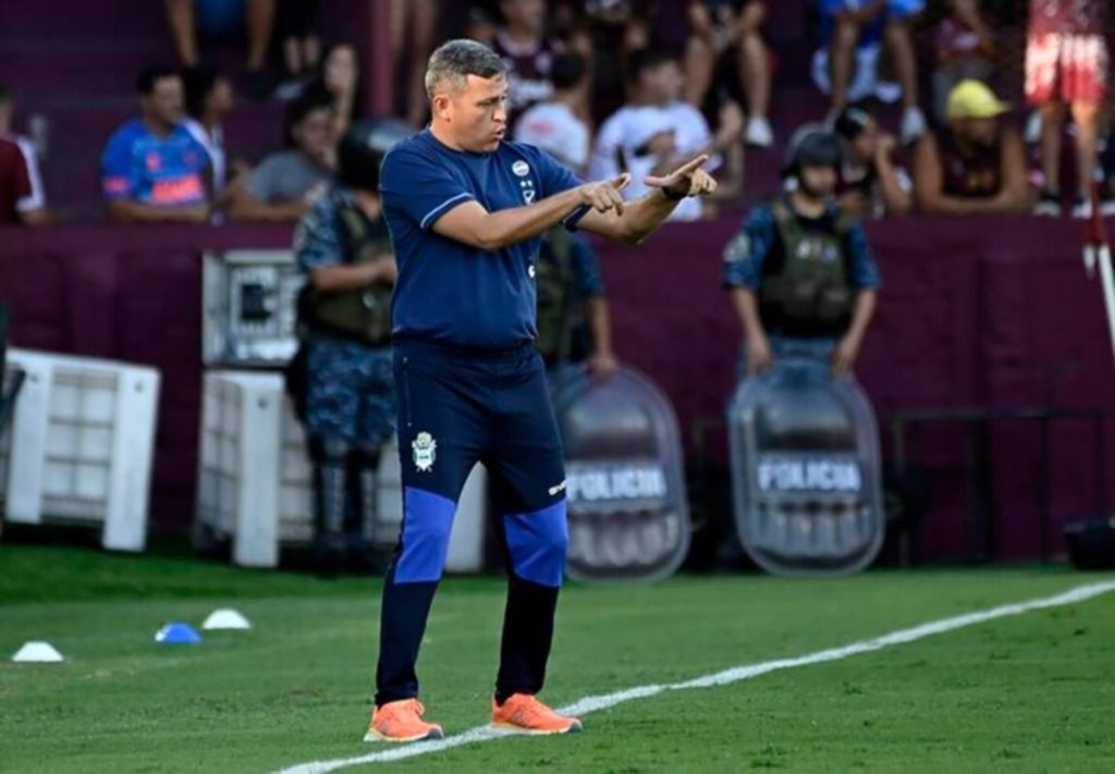 Alan Sosa: está para volver y Flores cree en sus condiciones