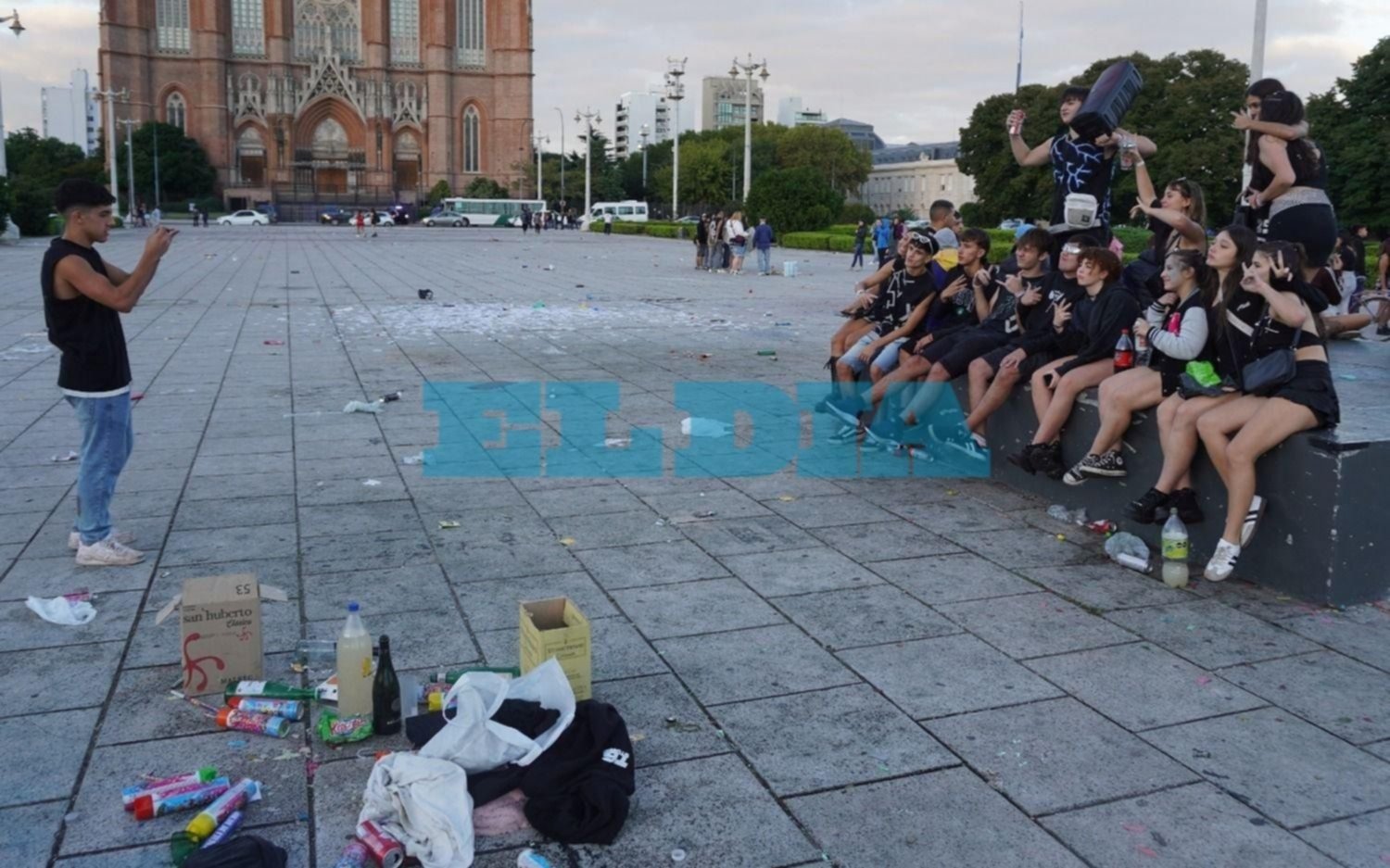 Bombas, batucadas, bengalas y mucho color: La Plata amaneció al ritmo de los UPD