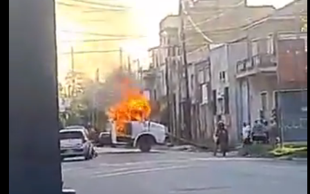 Quilmes Oeste: Camión derriba postes y dejó sin luz a extensa zona