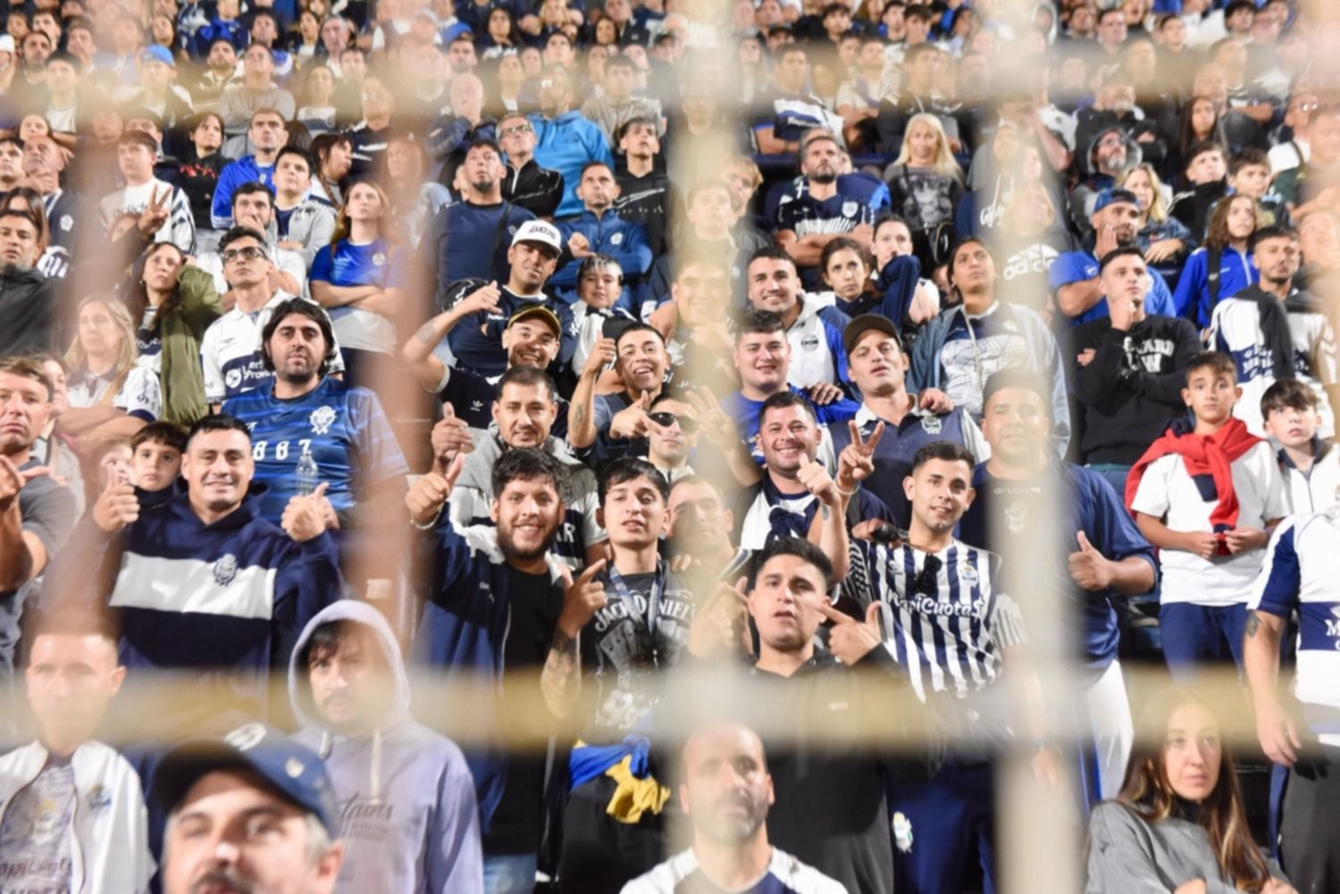 "Hoy te vinimos a ver": los hinchas dijeron presente en el Bosque