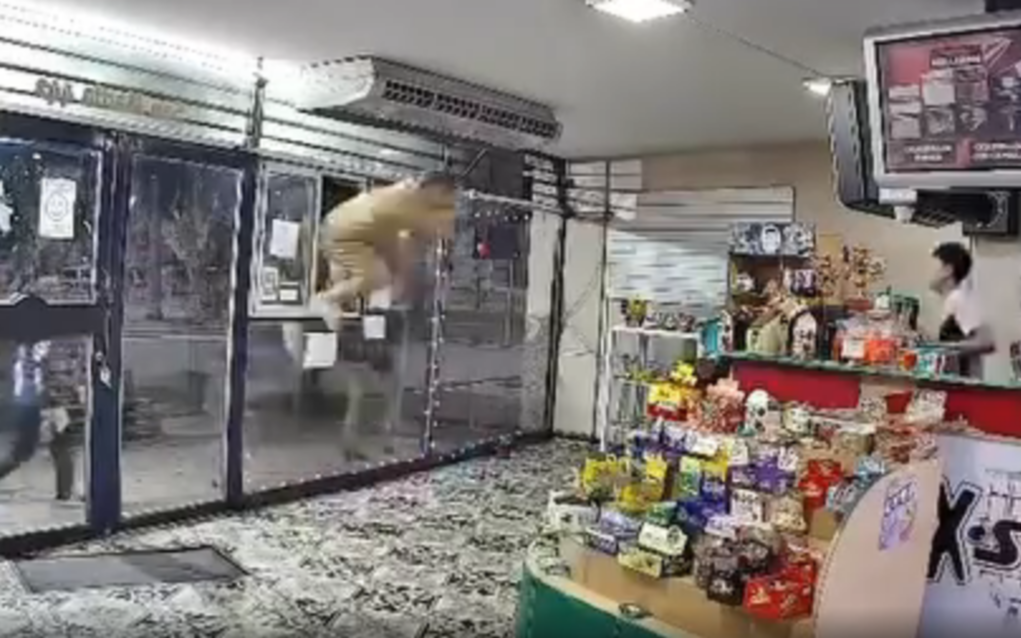 Violento robo en kiosco frente a la estación de Bernal