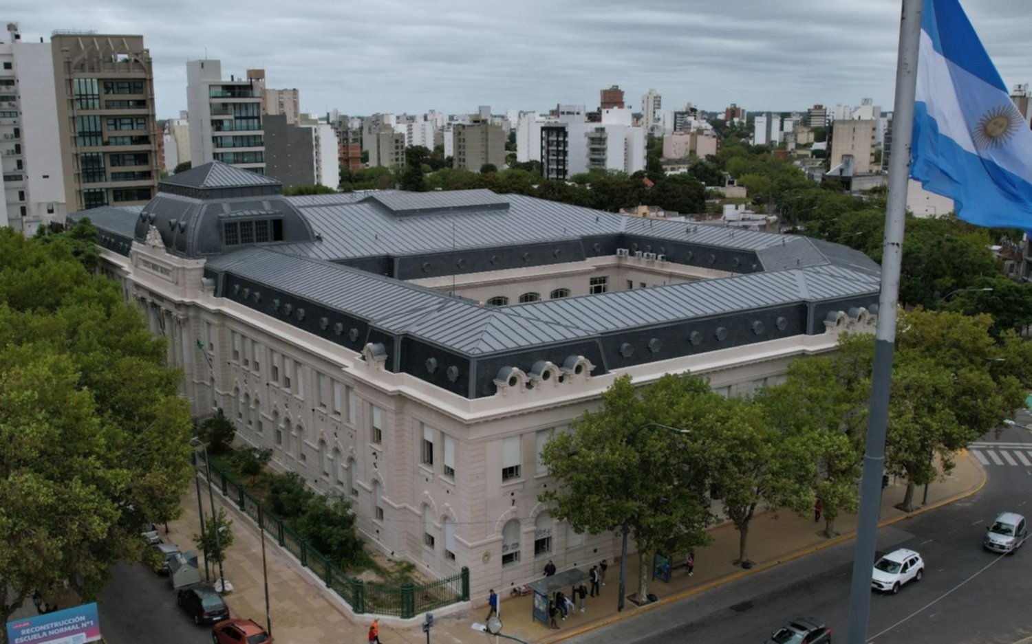 Kicillof y Alak inauguraron la puesta en valor del edificio del Normal 1