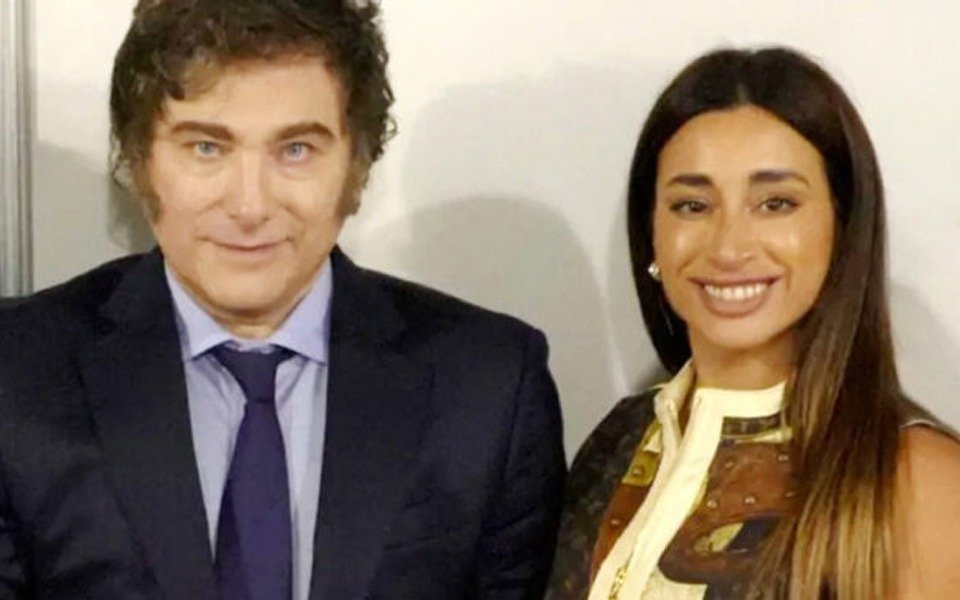 Reclaman al Gobierno la información del presunto ingreso de una joven con valijas que evitó la Aduana