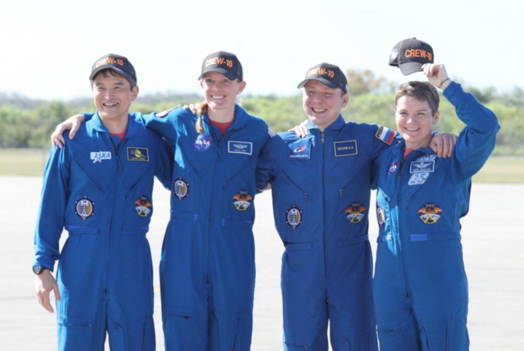 Parte una misión al rescate de astronautas varados