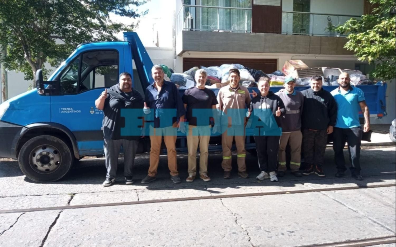 En La Plata, todos unidos por Bahía Blanca: ya partieron los primeros camiones repletos de donaciones