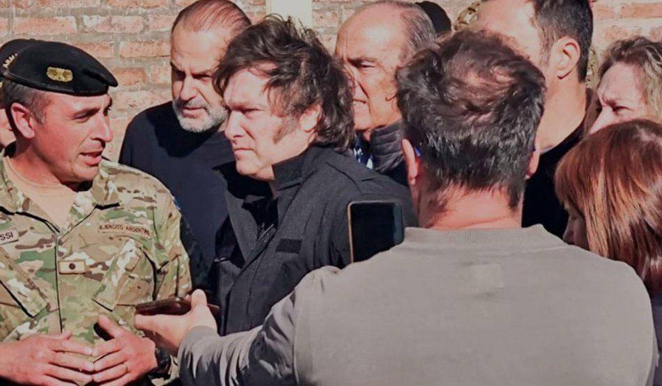 Milei durísimo contra Kicillof tras su sorpresiva visita a Bahía Blanca