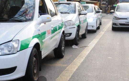Un viaje de más de $100 mil en taxi por La Plata terminó con un detenido por estafa
