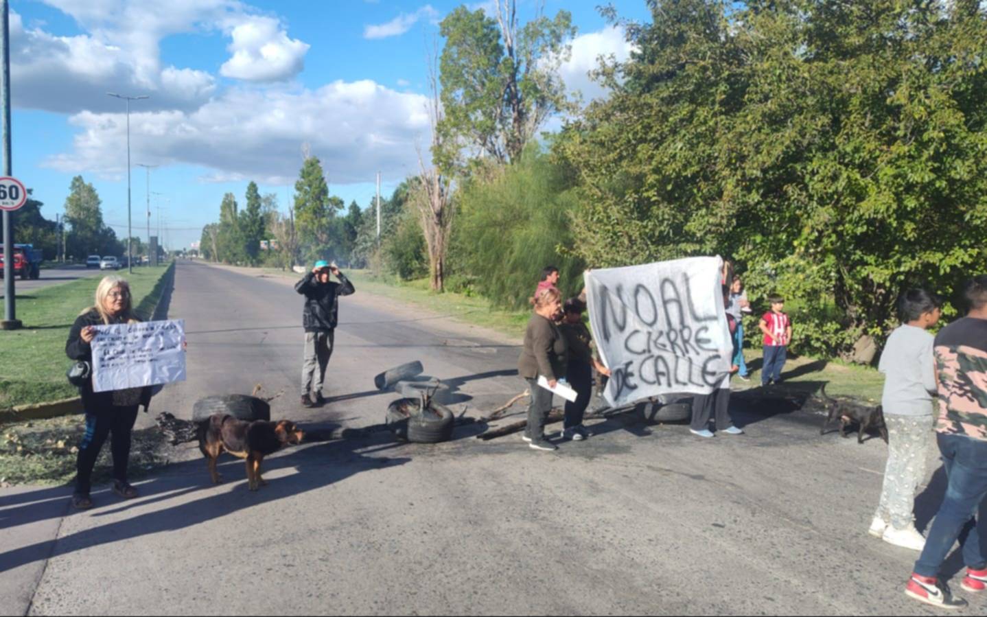 Club San Luis vs vecinos: cortan Avenida 520 en contra la polémica por el cierre de una calle 