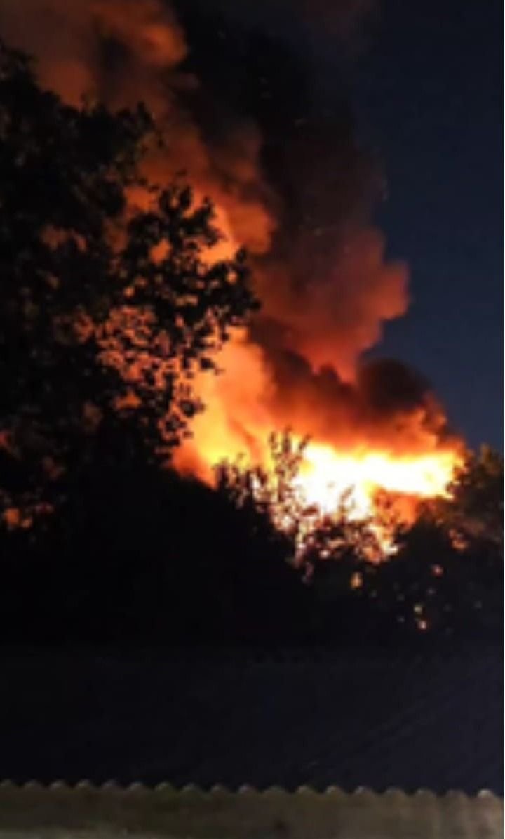 El inconveniente que enfrentan los vecinos, tras el incendio de un depósito en Altos de San Lorenzo