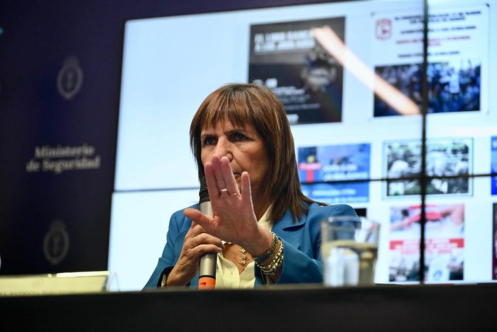“Intento de golpe”: el Gobierno apuntó a los “barras” y cargó contra intendentes bonaerenses
