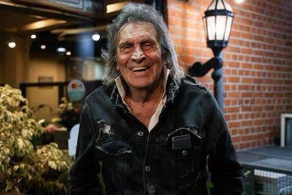 “Está en plena batalla”, dijo su hijo Lucas