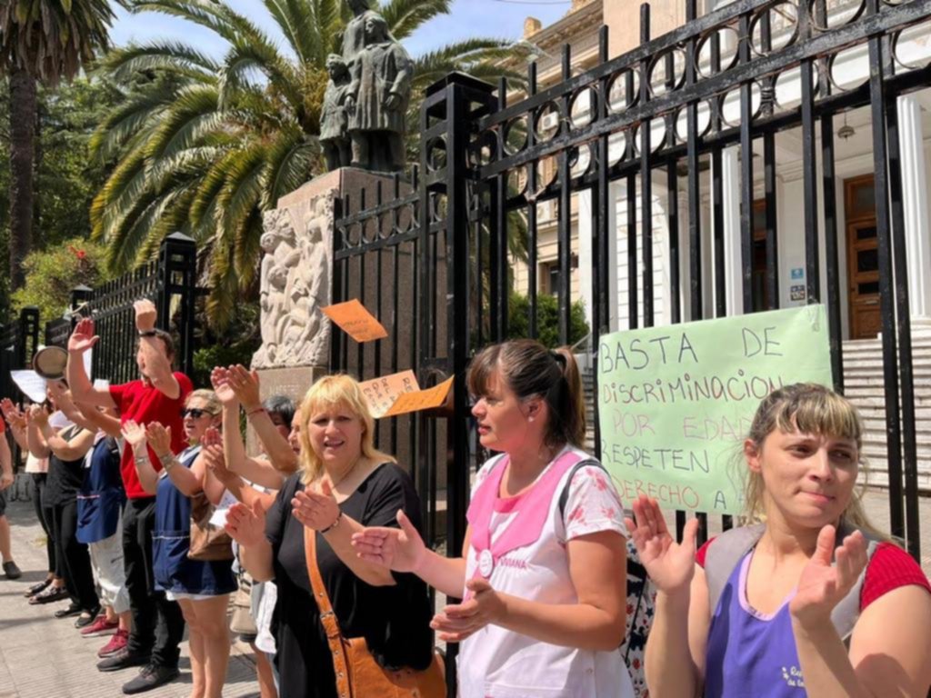 Un grupo docente quiere quitar la barrera del DNI