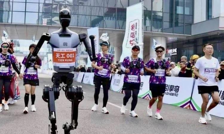 Humanos y robots compiten en un medio maratón
