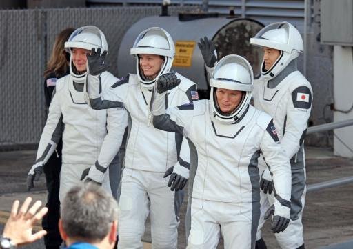 Despegaron los relevos de los astronautas varados en la EEI