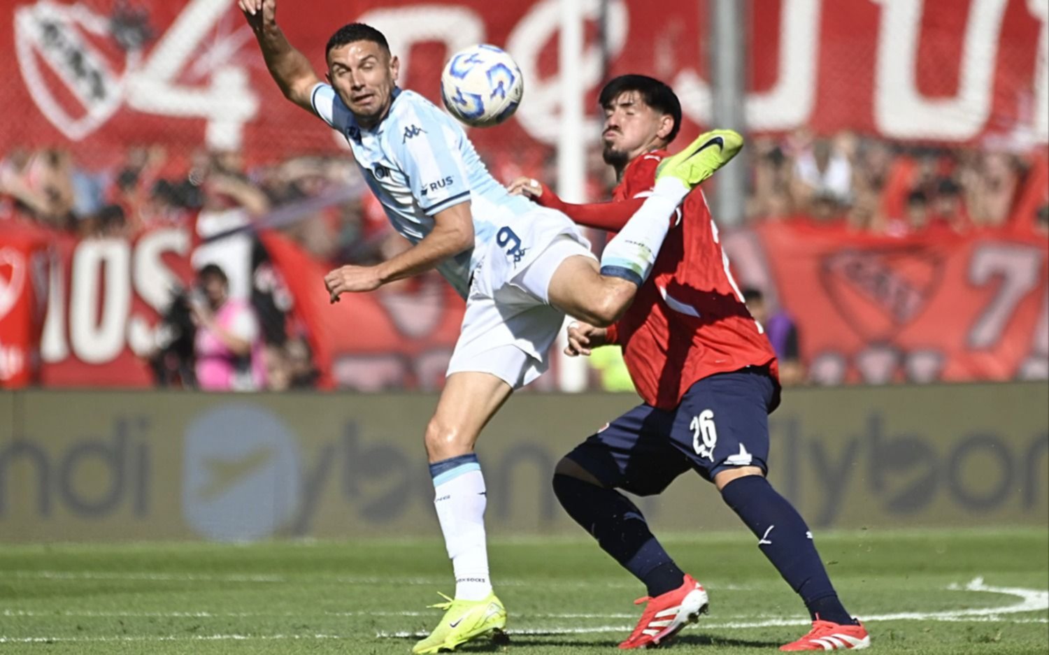 Independiente vs Racing.- En un final caliente, el Rojo y la Academia igualaron 1 a 1 en el clásico de Avellaneda