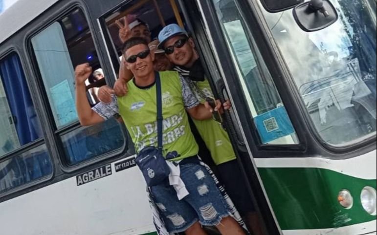 Emotiva despedida al joven que murió en un choque en Los Hornos: “Te vamos a extrañar siempre”