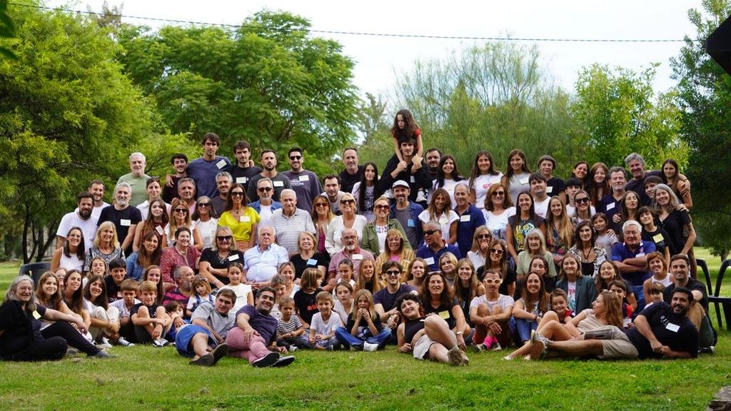“Los Quintana” son multitud: mesaza platense con más de 120 invitados
