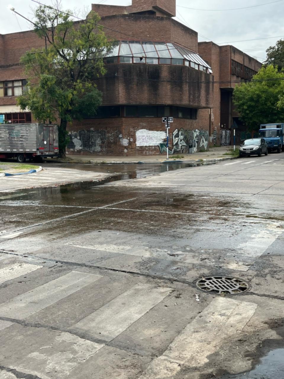 “Un río en plena Ciudad”, las quejas por las pérdidas y desbordes