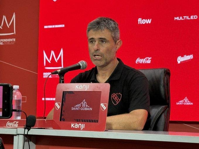 Costas se quejó del árbitro; respondió Vaccari