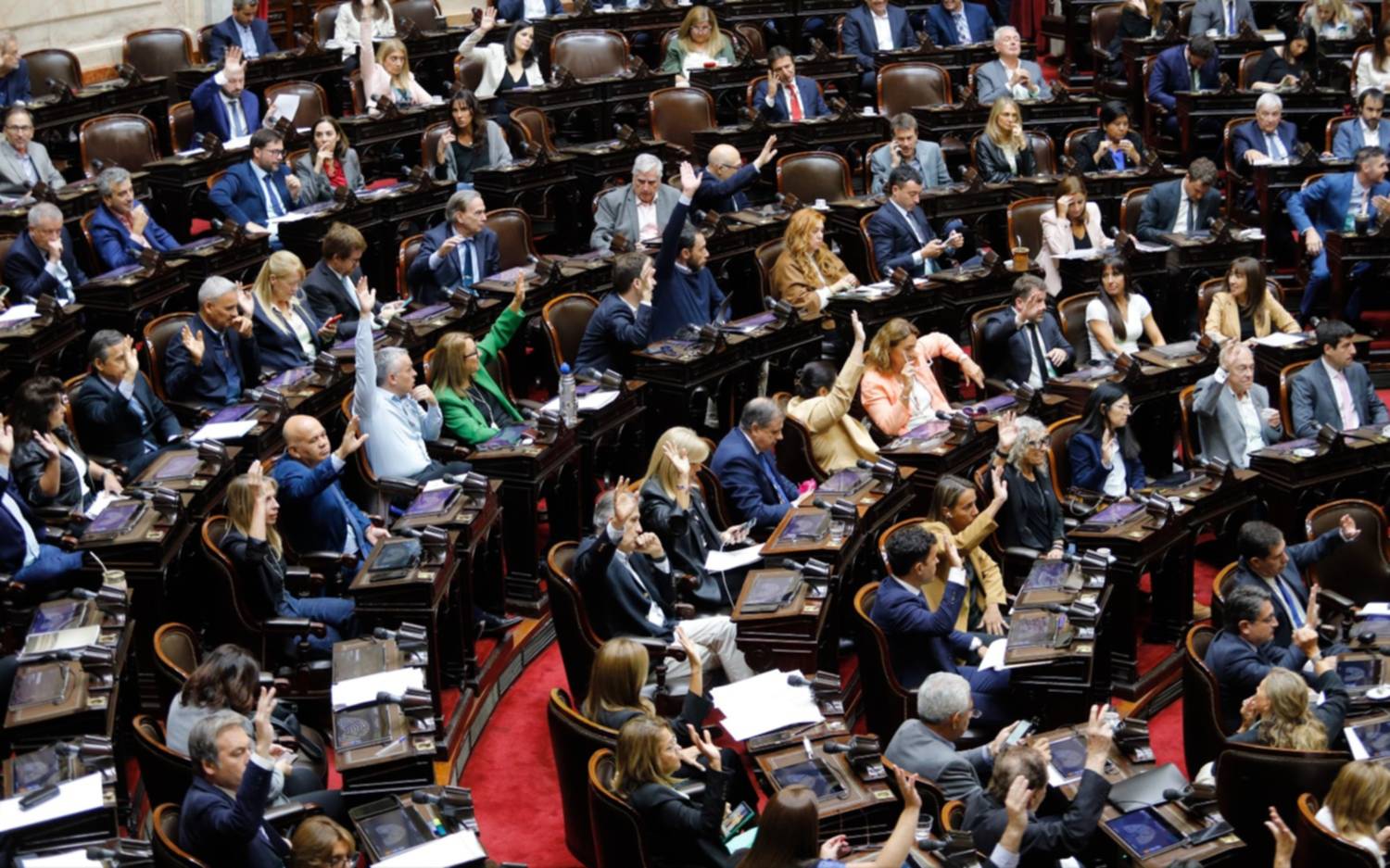 El Gobierno convocó a una sesión especial el miércoles para aprobar el DNU sobre el acuerdo con el FMI