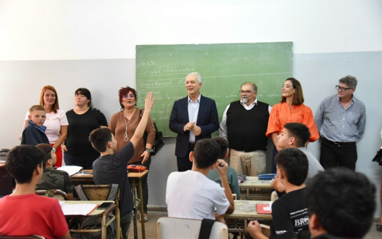 Alak visitó dos escuelas de Villa Elvira y destacó el impacto del plan de obras educativas