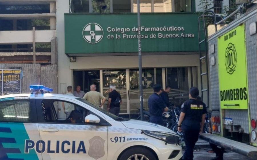 Susto en pleno centro por un incendio en el colegio de Farmacéuticos
