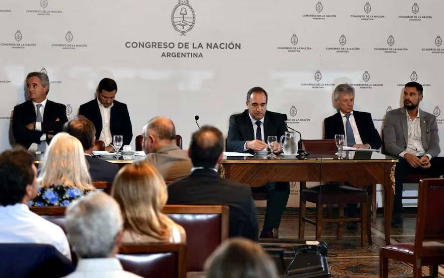Acuerdo con el FMI: el oficialismo obtuvo el dictamen del DNU y buscará aprobarlo mañana en Diputados
