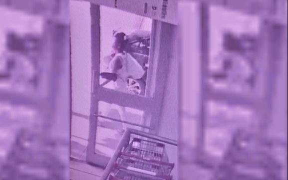 Identifican a la mujer detenida por arrojar a un bebé recién nacido en un contenedor de basura