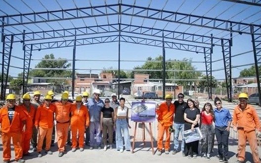 Avances en obras del barrio Kolynos: nuevo polideportivo y pavimentación