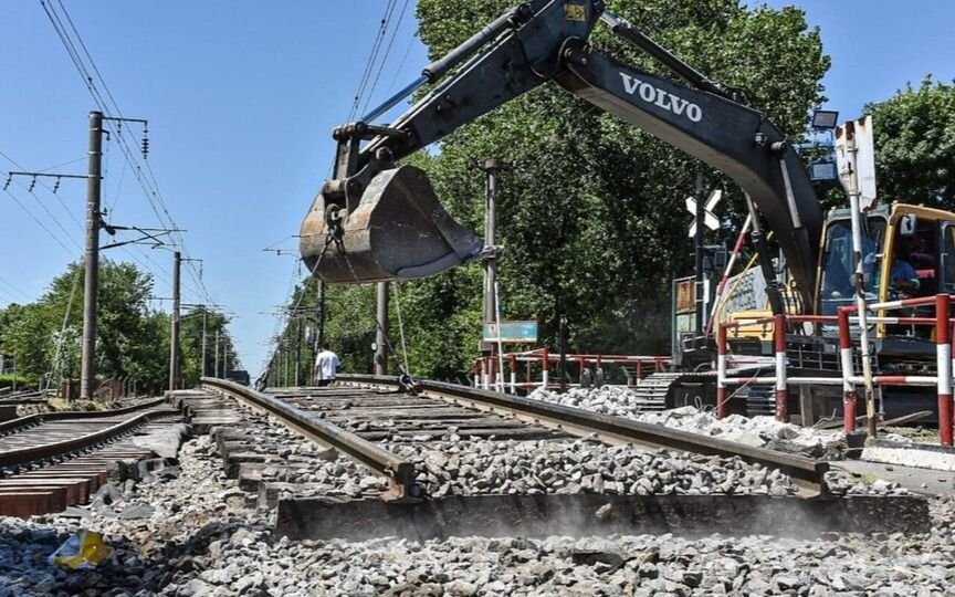 ¡Atención! El tren Roca no llega a La Plata este finde y cierran el paso a nivel de Gonnet en Centenario