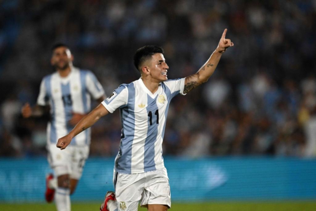 Argentina ganó y quedó a un paso del Mundial