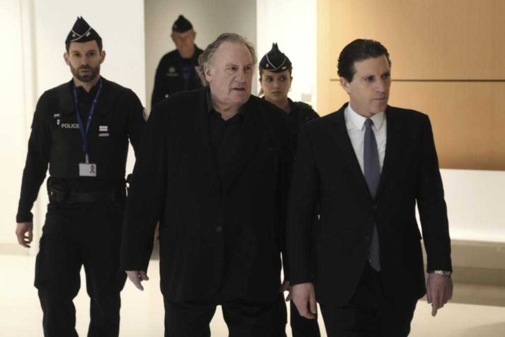 Apareció Depardieu y comenzó el juicio en su contra con mucha tensión