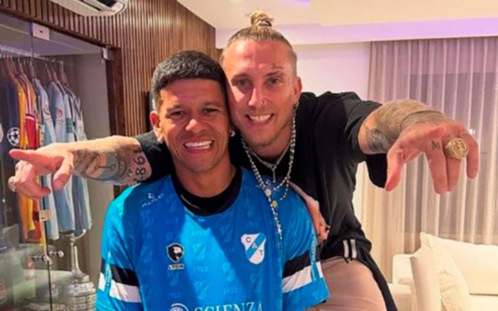 Rojo festejó su cumpleaños y posó junto al Polaco