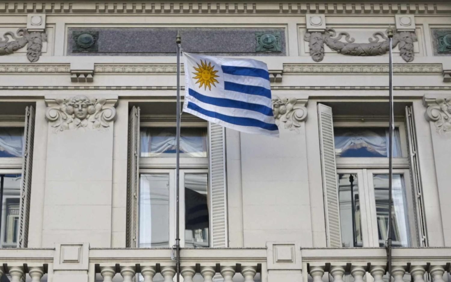 Uruguay "en alerta plena" tras una serie de amenazas contra centros comerciales y educativos