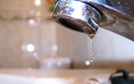 AySA anuncia nuevos cortes programados en el servicio de agua en Quilmes