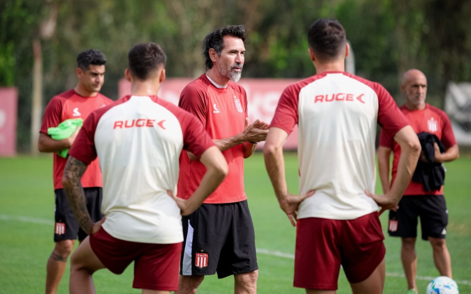 El Pincha se entrenó en City Bell en el antesala del complejo viaje a Venezuela
