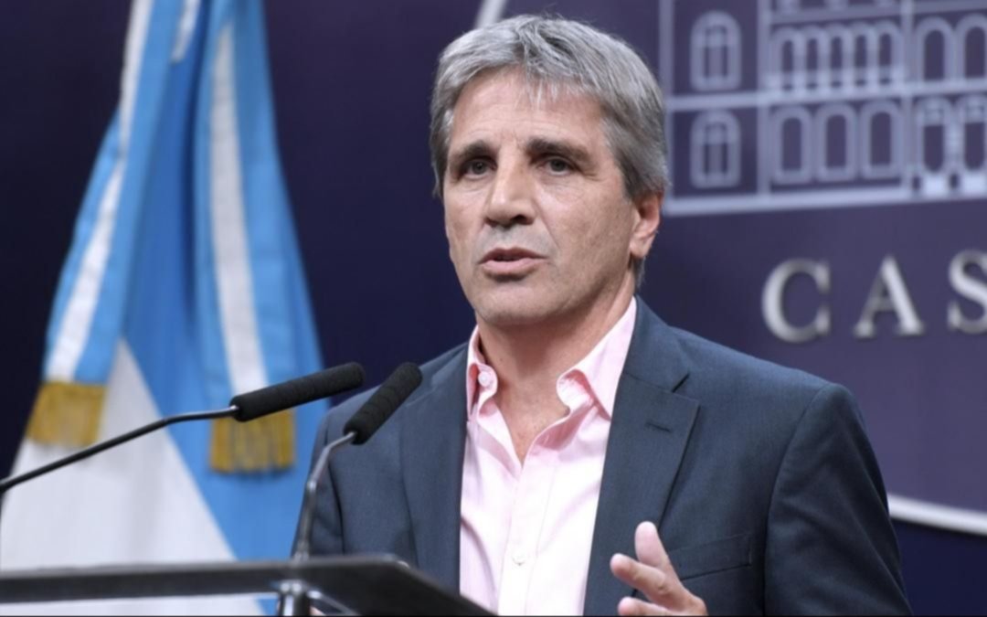 "El dólar no se va a disparar, no hay posibilidad de que se produzca un cimbronazo", dijo Caputo