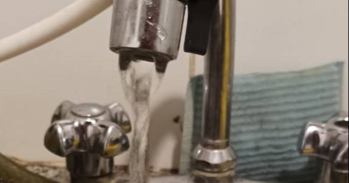Persisten los problemas con el agua en La Plata: reclamos de vecinos ...