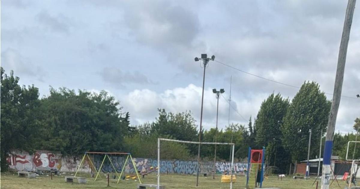 Vecinos de Los Hornos reclaman por el "estado de abandono" de la plaza ...