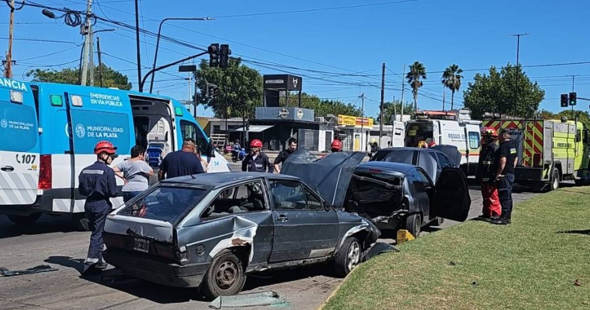 Choque en cadena en La Plata: tres autos involucrados y varios heridos ...