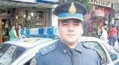 Bebé fue salvado de morir por un policía héroe