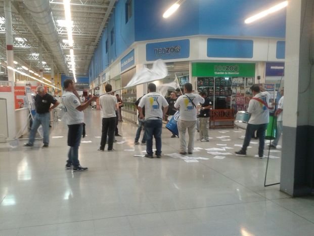 Bloquearon accesos a hipermercado en Ringuelet