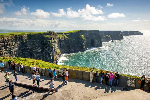 Viajando por la hermosa costa salvaje del oeste de Irlanda